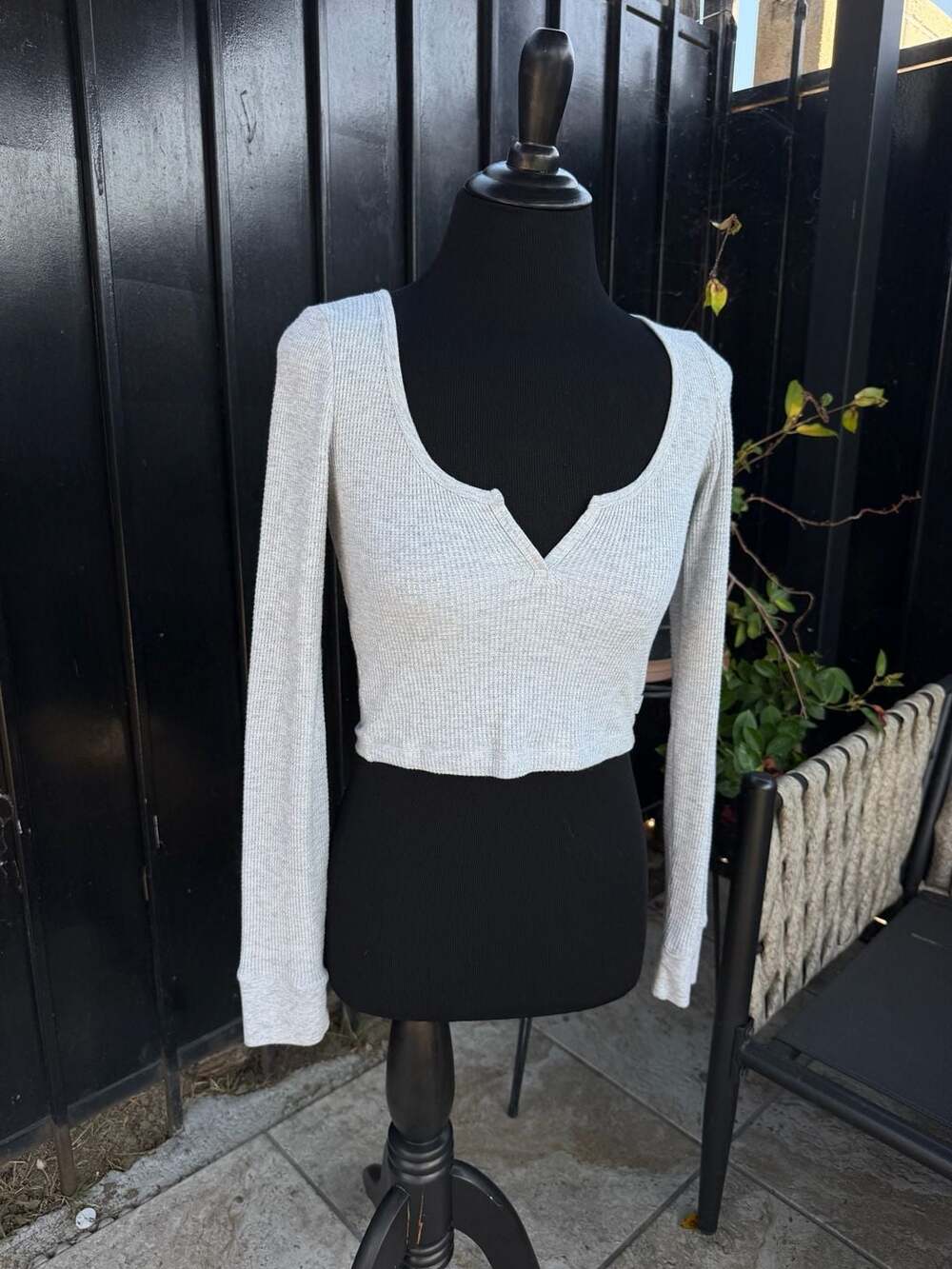 Tna Thermal Crop Top Size XS Gray Long Sleeve Notched Neck